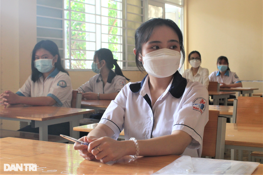 Sáng nay, gần 1 triệu thí sinh bước vào môn thi đầu tiên Ngữ Văn - 3 Sáng nay, gần 1 triệu thí sinh bước vào môn thi đầu tiên Ngữ Văn - 3