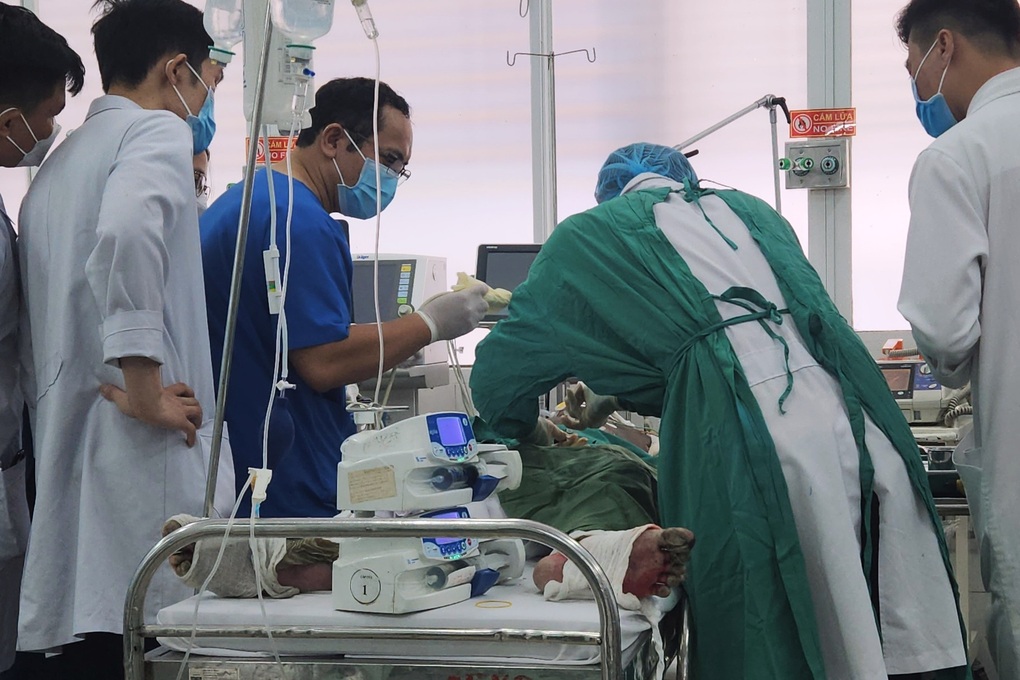 Vụ đốt phòng trọ vì ghen ở Đồng Nai: Thêm một bé tiên lượng nặng xin về nhà - 3 Vụ đốt phòng trọ vì ghen ở Đồng Nai: Thêm một bé tiên lượng nặng xin về nhà - 3