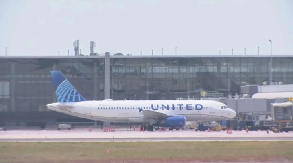 Mỹ: Máy bay của hãng United Airlines rơi bộ phận khi cất cánh - 1 Mỹ: Máy bay của hãng United Airlines rơi bộ phận khi cất cánh - 1