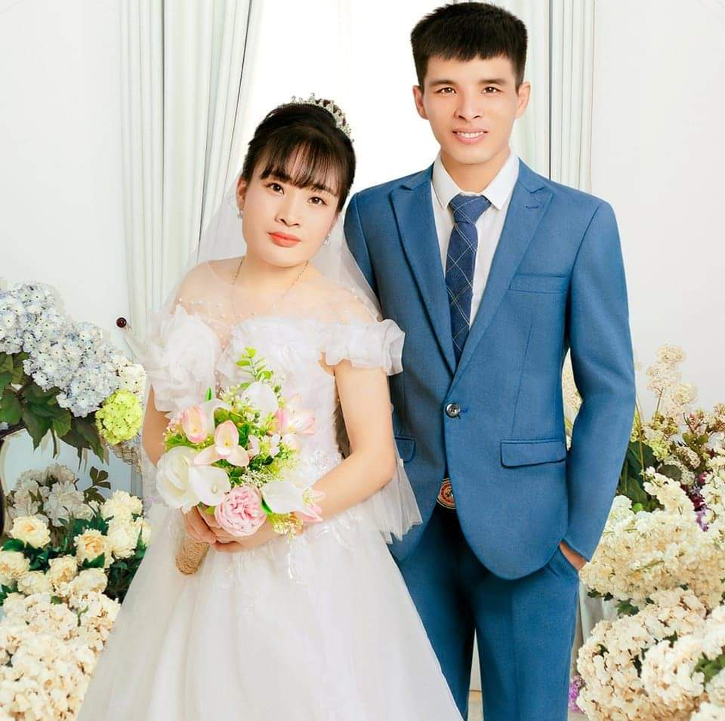 Cô dâu tí hon bác bỏ tin đồn lấy được chồng nhờ nhà giàu - 3 Cô dâu tí hon bác bỏ tin đồn lấy được chồng nhờ nhà giàu - 3