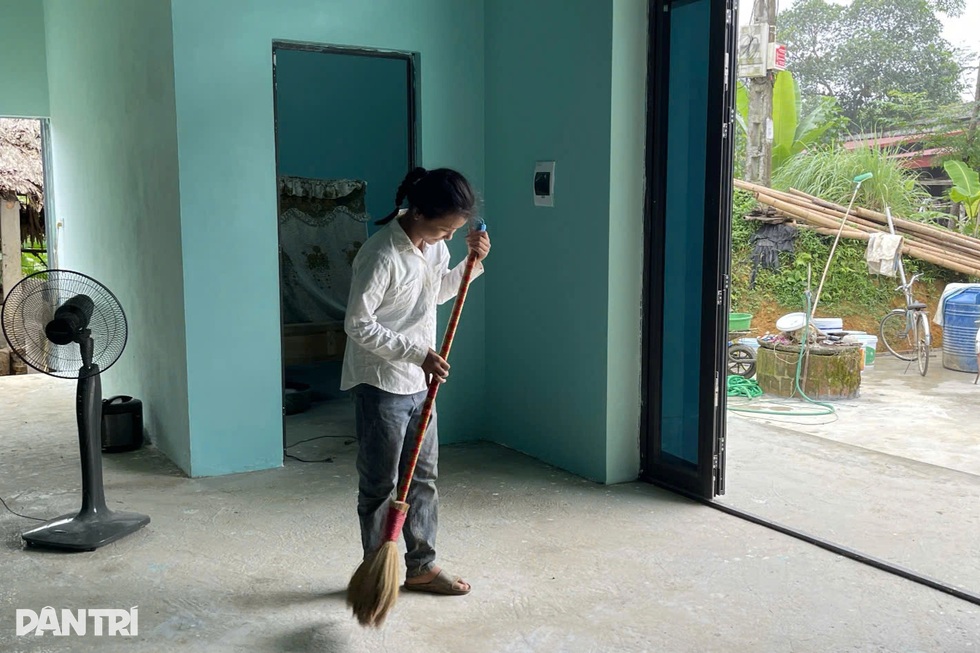 Nữ sinh lớp 7: “Chúng con có nhà mới, có bàn học nữa ạ!” - 3 Nữ sinh lớp 7: “Chúng con có nhà mới, có bàn học nữa ạ!” - 3