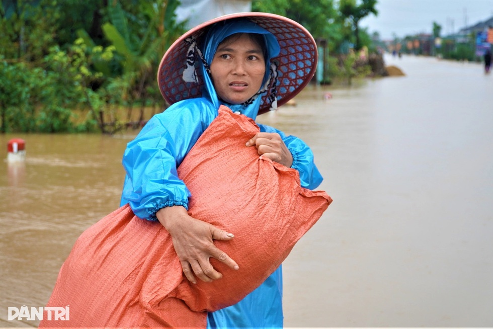 Ba tháng 2 cơn bão dữ dội và một trận lụt lớn, người dân giúp nhau vượt khó - 3 Ba tháng 2 cơn bão dữ dội và một trận lụt lớn, người dân giúp nhau vượt khó - 3