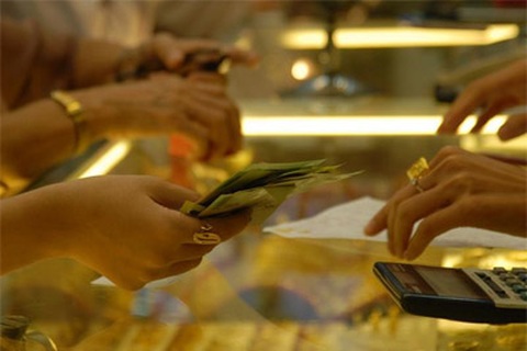 Tăng 70.000 đồng, giá vàng lên gần 2,48 triệu đồng/chỉ