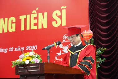 "Hạ chuẩn" tiến sĩ: Bài báo trong nước như vận động viên bơi "ao làng"