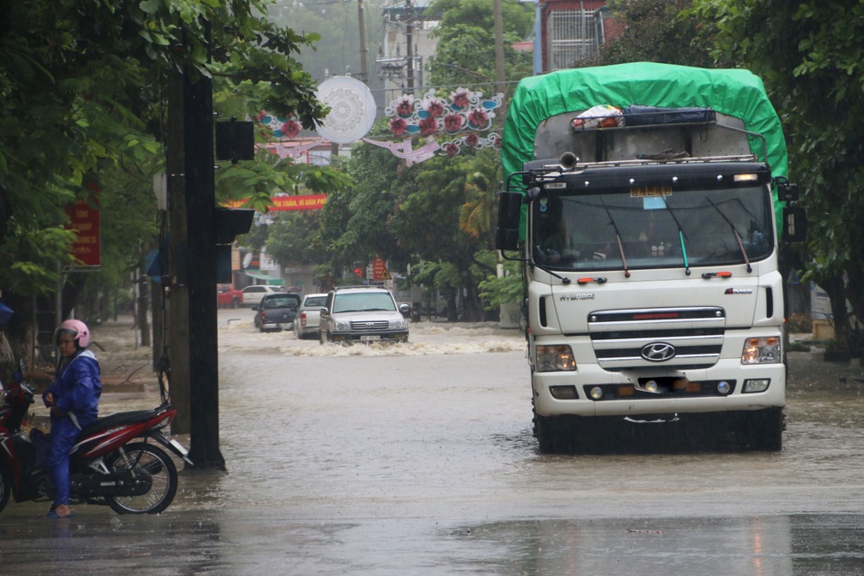 Điện Biên Phủ đường phố ngập như sông - 5 Điện Biên Phủ đường phố ngập như sông - 5