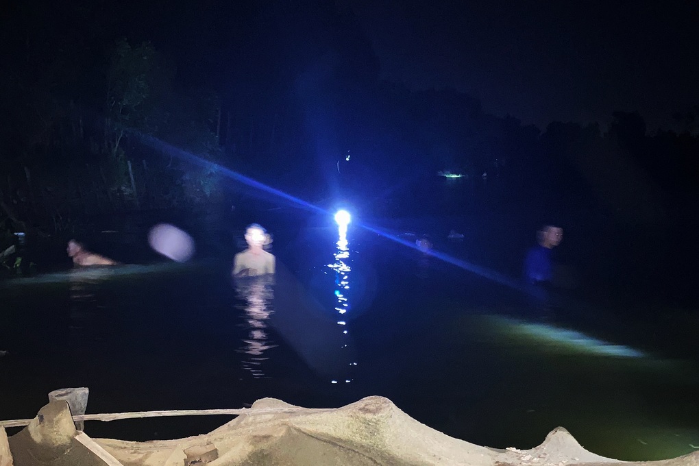 Tắm sông, 3 ông cháu đuối nước tử vong - 1 Tắm sông, 3 ông cháu đuối nước tử vong - 1