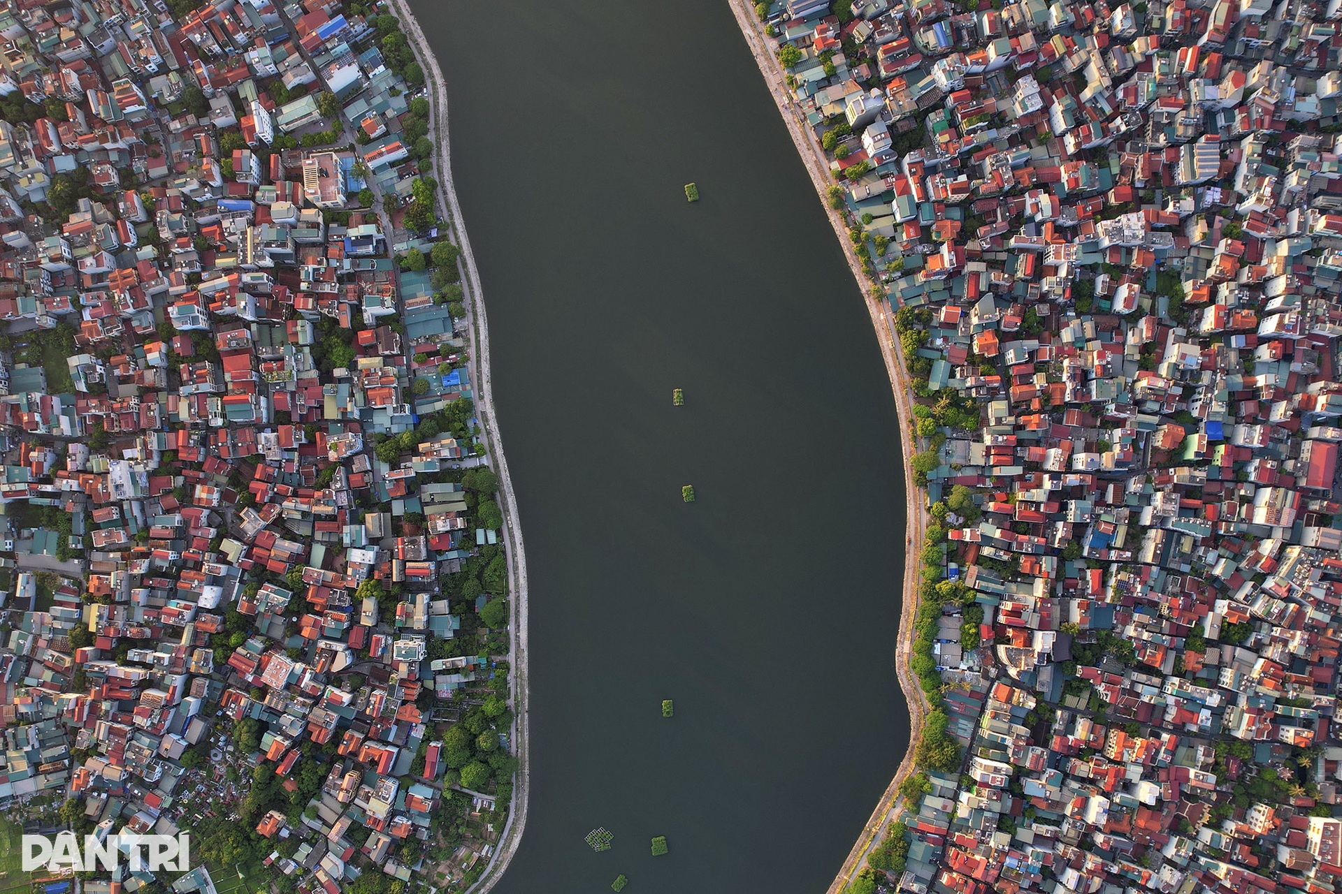 Những hồ nước như viên ngọc quí giữa rừng nhà dày đặc ở Hà Nội - 1 Những hồ nước như viên ngọc quí giữa rừng nhà dày đặc ở Hà Nội - 1