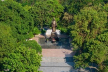 Hiện trạng vườn hoa  Lý Thái Tổ sắp được quận Hoàn Kiếm cải tạo