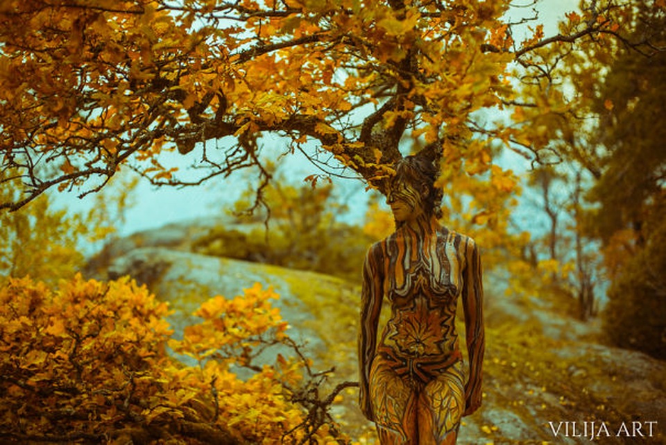 Những bức vẽ “body-painting” của mùa thu - 10 Những bức vẽ “body-painting” của mùa thu - 10