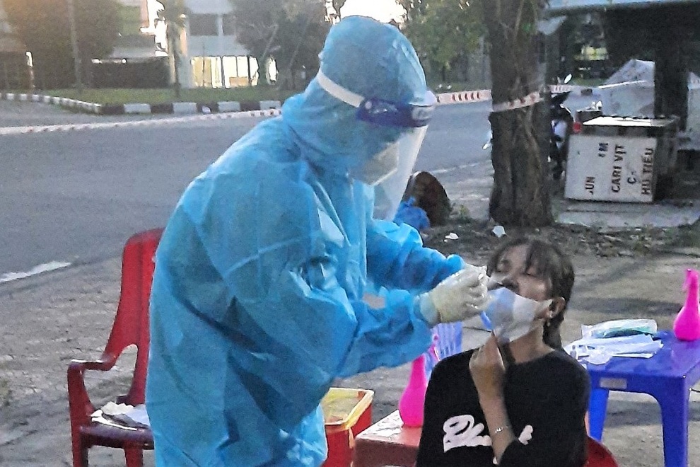 Tình nguyện viên giấu cha mẹ đi lấy mẫu test Covid cho cộng đồng - 5 Tình nguyện viên giấu cha mẹ đi lấy mẫu test Covid cho cộng đồng - 5