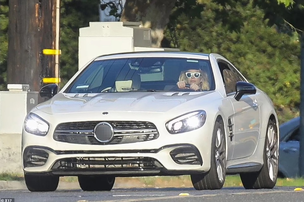 Britney Spears lần đầu được lái xe một mình sau nhiều năm - 2 Britney Spears lần đầu được lái xe một mình sau nhiều năm - 2