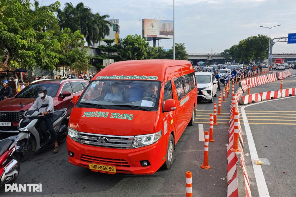 TPHCM dự kiến ngừng đưa rước cán bộ miễn phí vì trùng chính sách - 1 TPHCM dự kiến ngừng đưa rước cán bộ miễn phí vì trùng chính sách - 1