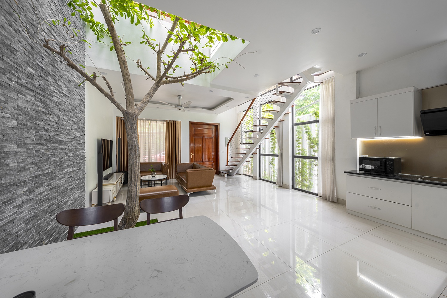 View - Nhà tại Phú Thọ trên lô đất 90m2 nhưng xây lên trông vẫn rộng rãi, xanh mát | Báo Dân trí