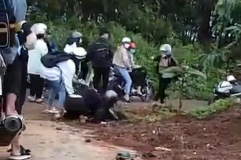 Vụ nữ sinh ở Gia Lai đánh nhau, nhà trường nói xử lý nghiêm - 1 Vụ nữ sinh ở Gia Lai đánh nhau, nhà trường nói xử lý nghiêm - 1