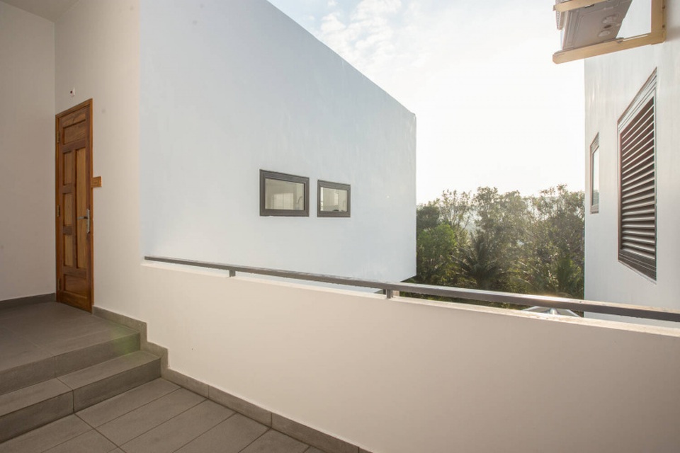 Vợ chồng ở Phú Quốc xây tường “khổng lồ” tránh nắng cho biệt thự “khủng” - 5