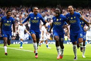 Chelsea thắng nghẹt thở Brighton trong màn rượt đuổi 7 bàn