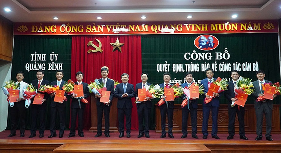 Quảng Bình điều động, bổ nhiệm 22 cán bộ chủ chốt - 1 Quảng Bình điều động, bổ nhiệm 22 cán bộ chủ chốt - 1