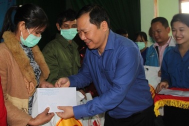 San sẻ yêu thương đến người dân ở xã đặc biệt khó khăn