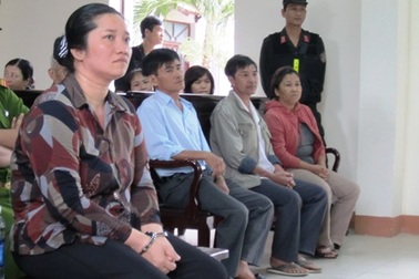 Vợ Bí thư xã giết chủ nợ bình thản trước vành móng ngựa