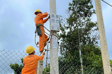 Điện lưới đã về "thôn đèn dầu"