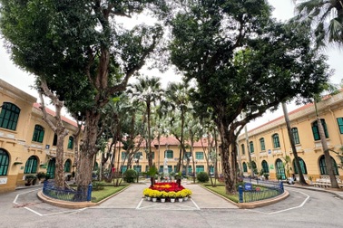 Bệnh viện đa khoa Xanh Pôn đón nhận Huân chương Lao động hạng Nhất