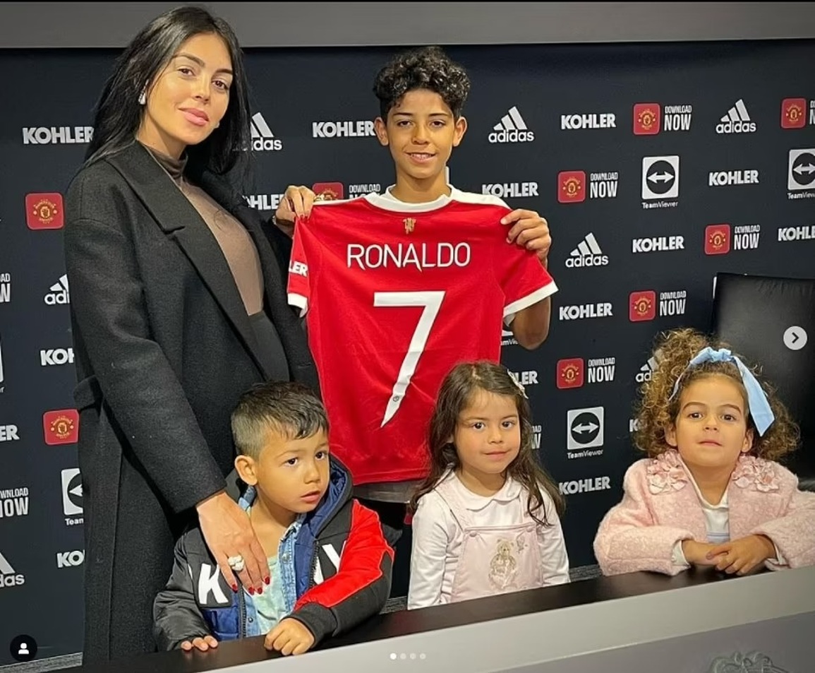 Làng thể thao thế giới chia sẻ nỗi đau mất con với C.Ronaldo - 2 Làng thể thao thế giới chia sẻ nỗi đau mất con với C.Ronaldo - 2