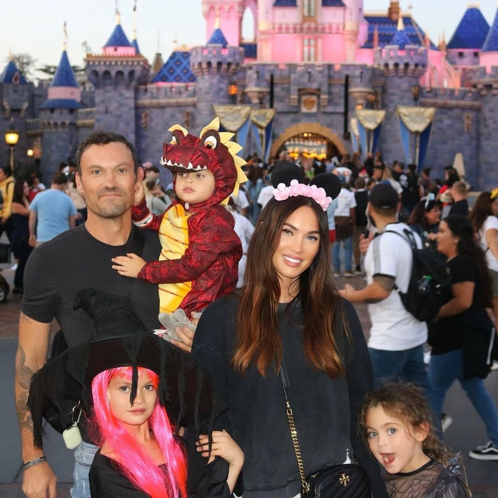 Có 5 con trai, tài tử Brian Austin Green tuyên bố đã đi triệt sản - 4 Có 5 con trai, tài tử Brian Austin Green tuyên bố đã đi triệt sản - 4