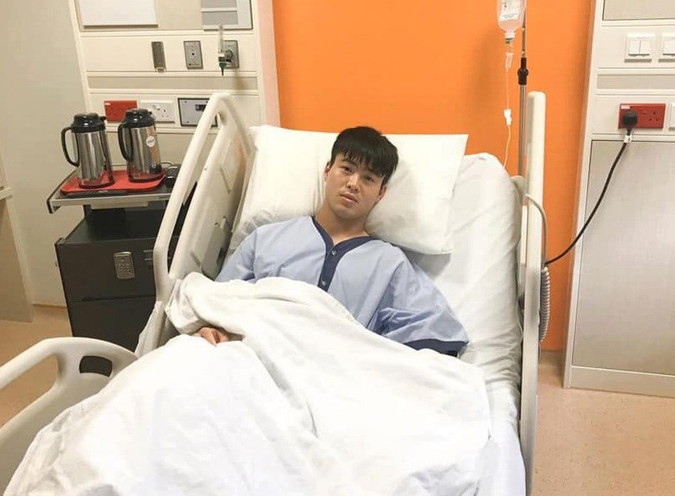 Trung vệ Duy Mạnh phẫu thuật thành công tại Singapore - 1 Trung vệ Duy Mạnh phẫu thuật thành công tại Singapore - 1