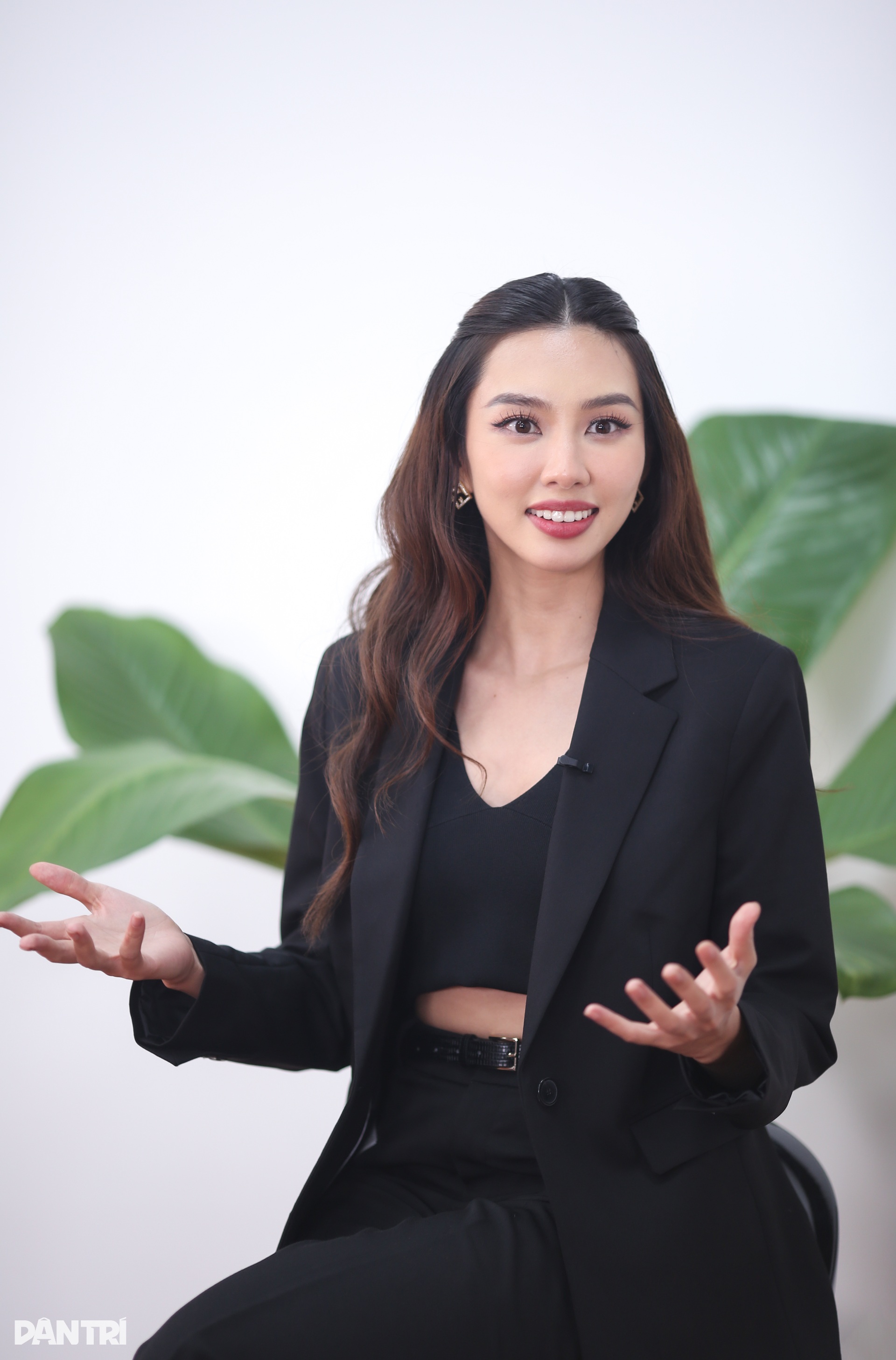 Hoa hậu Thùy Tiên: Nhóm anh Quang Linh cưng tôi như... cưng trứng - 7 Hoa hậu Thùy Tiên: Nhóm anh Quang Linh cưng tôi như... cưng trứng - 7