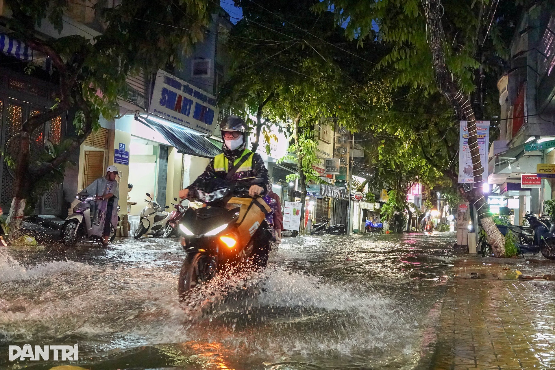 Hệ thống chống ngập nghìn tỷ bất lực khiến Cần Thơ ngập nặng sau mưa lớn - 8