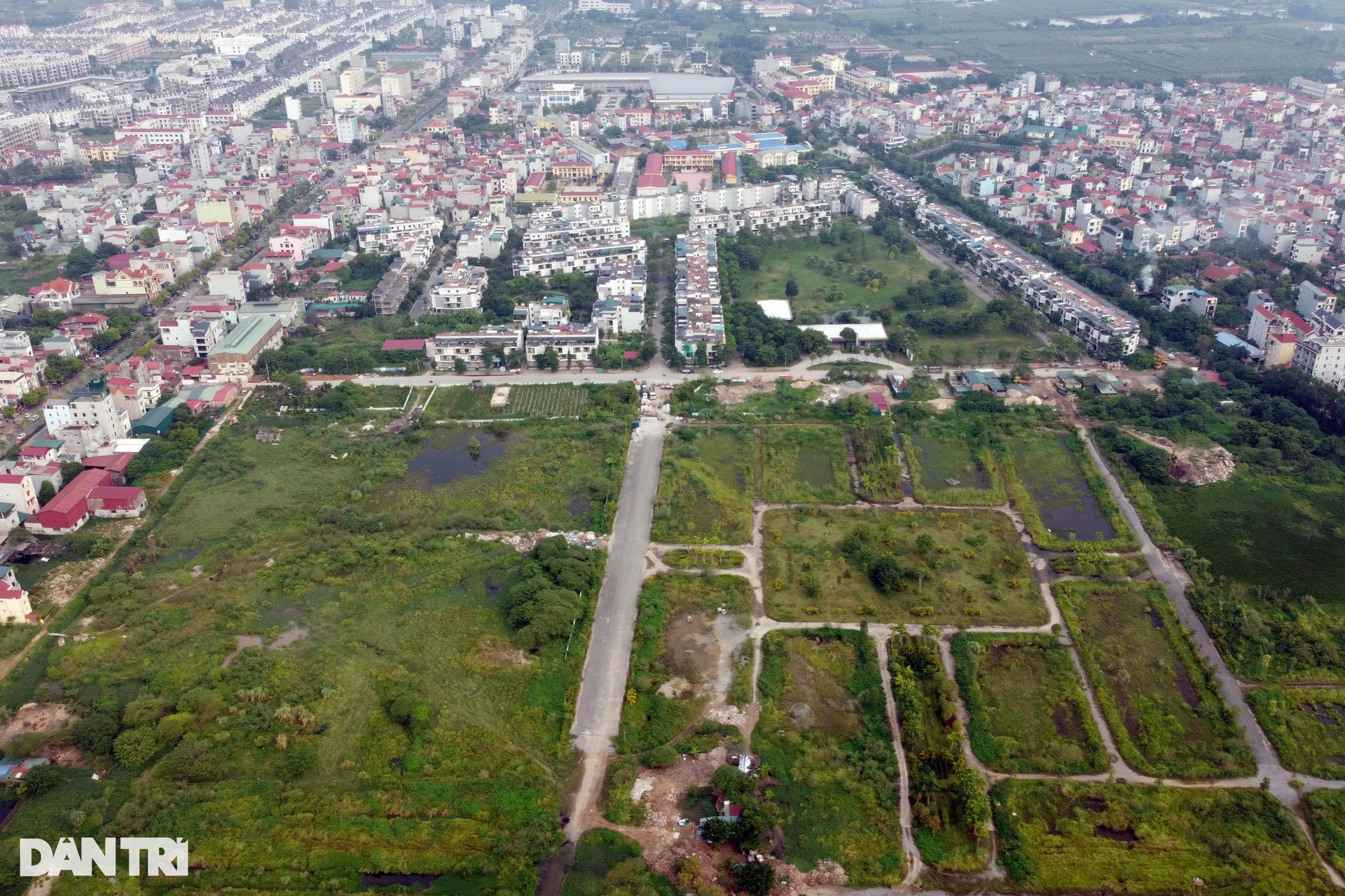 Trồng rau trên móng nhà liền kề tiền tỷ tại dự án dang dở Westpoint Nam 32 - 1