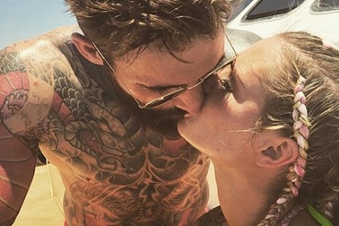Aaron Chalmers xác nhận bạn gái cũ đã có bầu