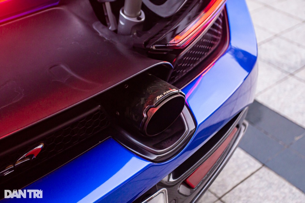 Đi 11.000km, siêu xe McLaren 720S mất giá 9 tỷ đồng dù đã được độ khủng - 9 Đi 11.000km, siêu xe McLaren 720S mất giá 9 tỷ đồng dù đã được độ khủng - 9