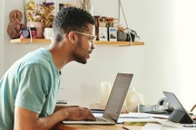 "Nghiện" làm việc tại nhà vì Covid-19