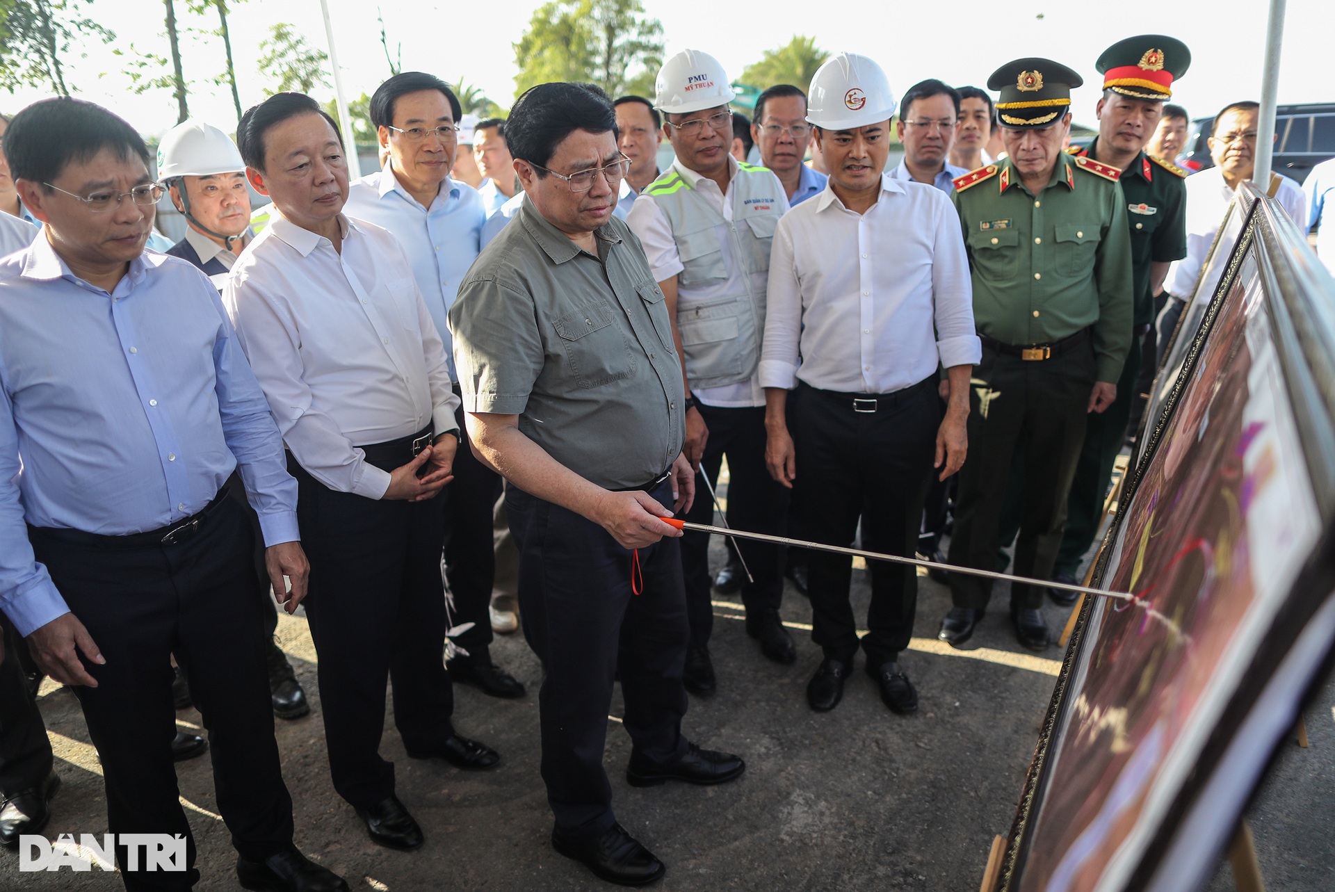 Thủ tướng Phạm Minh Chính khảo sát đại công trường Vành đai 3 dịp Tết - 1 Thủ tướng Phạm Minh Chính khảo sát đại công trường Vành đai 3 dịp Tết - 1