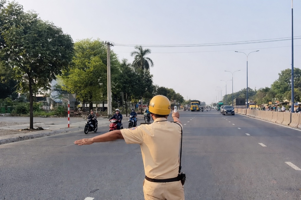 CSGT TPHCM ngăn xe máy chạy lên cầu vượt sau phản ánh của Dân trí - 1 CSGT TPHCM ngăn xe máy chạy lên cầu vượt sau phản ánh của Dân trí - 1