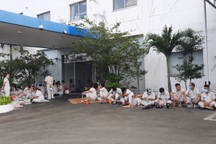 Hàng trăm công nhân ngừng việc vì chỉ được thưởng Tết 100.000 đồng