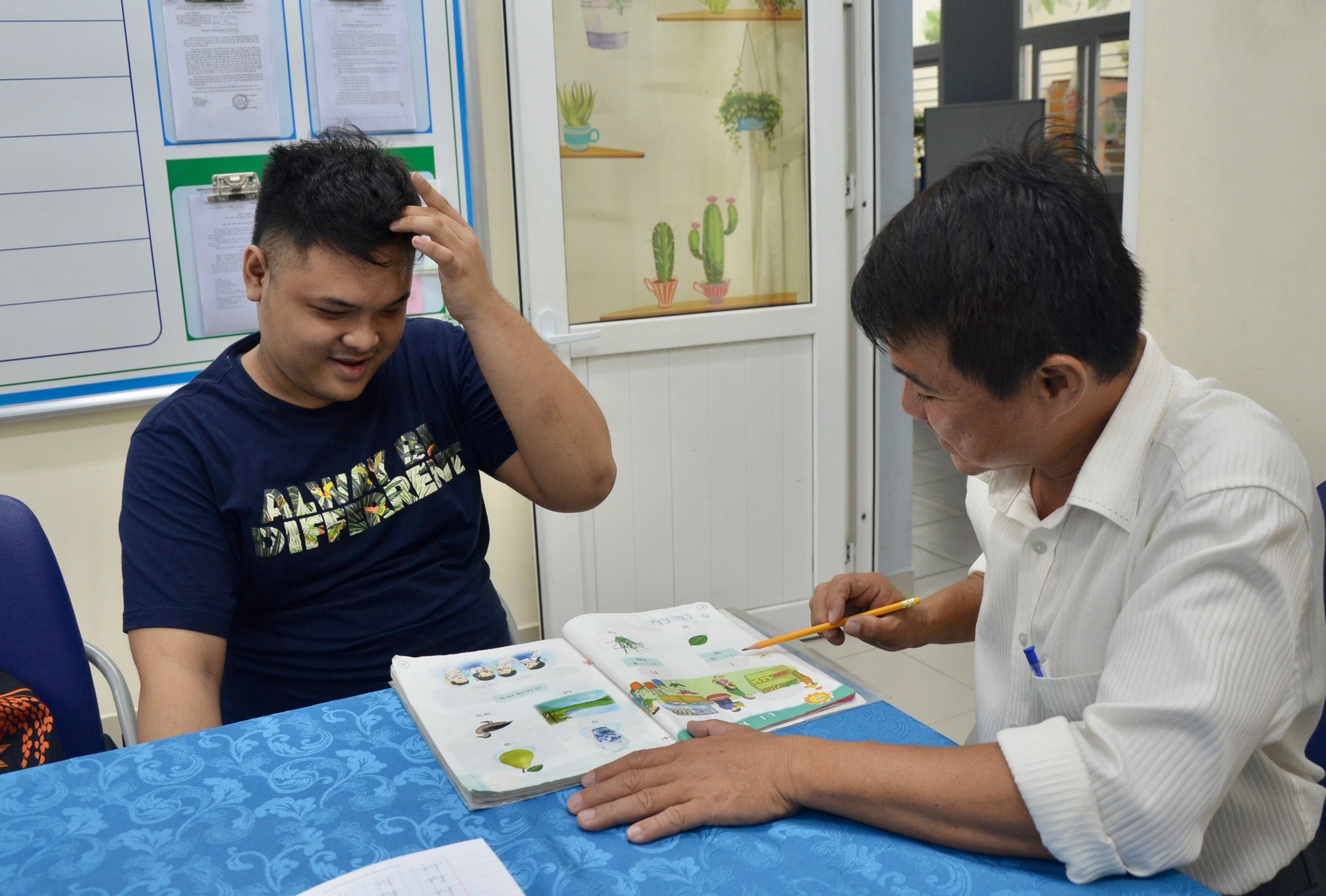 Giáo dục sau ngày thống nhất: Từ lớp học đêm đến huân chương lòng dân - 6 Giáo dục sau ngày thống nhất: Từ lớp học đêm đến huân chương lòng dân - 6