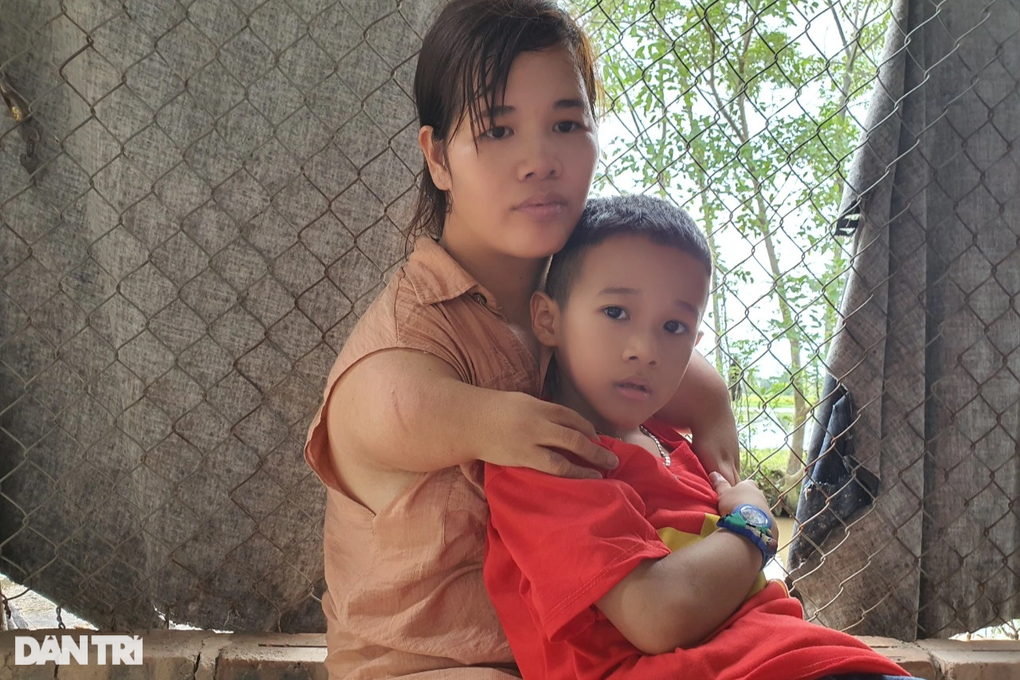 Thiếu 50 triệu đồng mổ tim, người mẹ tật nguyền chấp nhận nằm chờ chết - 8 Thiếu 50 triệu đồng mổ tim, người mẹ tật nguyền chấp nhận nằm chờ chết - 8