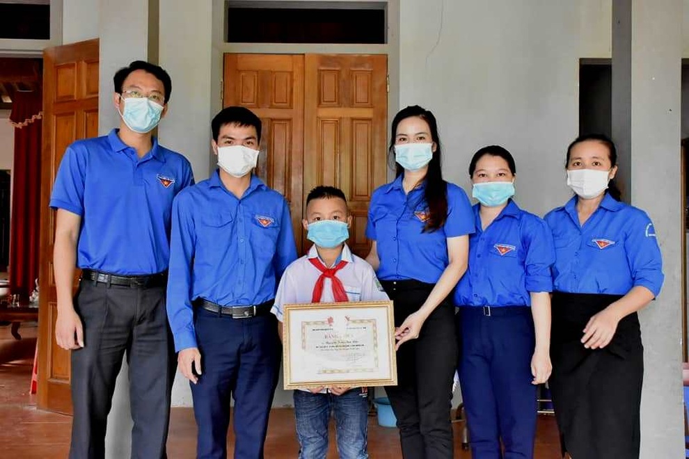 Học sinh lớp 4 kịp thời cứu em nhỏ bị đuối nước - 2 Học sinh lớp 4 kịp thời cứu em nhỏ bị đuối nước - 2
