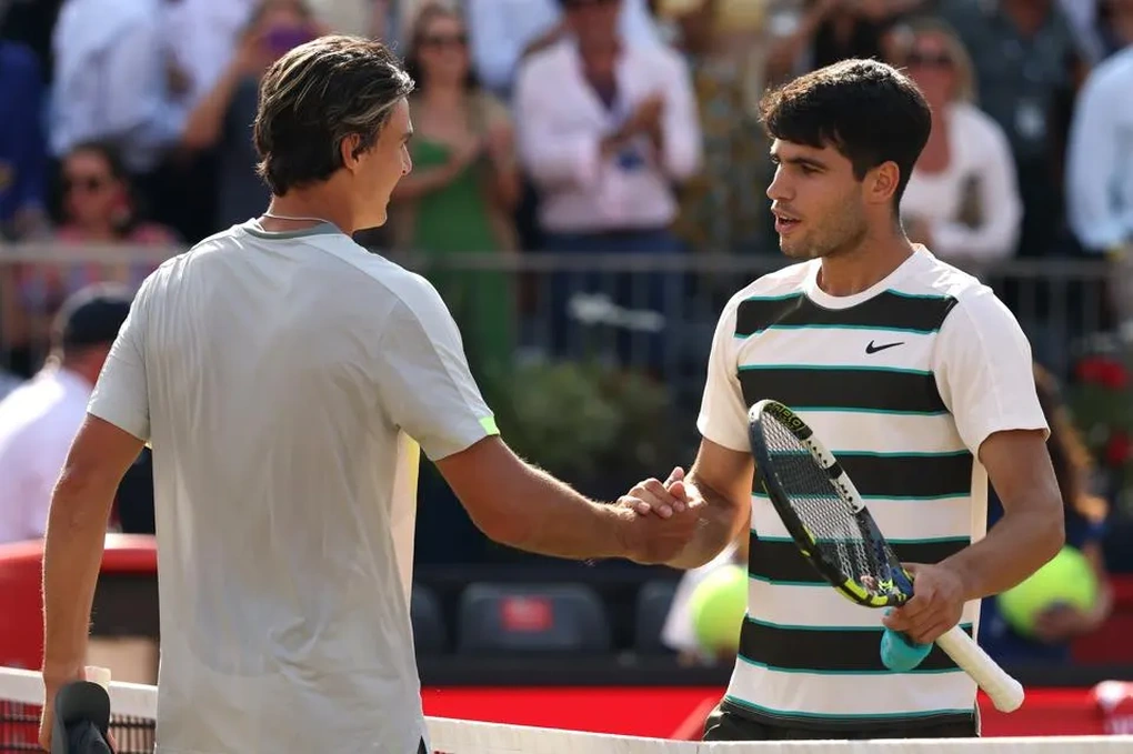 Alcaraz vượt qua vòng 1 Queens Club, Sinner thăng hoa ở Halle Open - 1 Alcaraz vượt qua vòng 1 Queens Club, Sinner thăng hoa ở Halle Open - 1