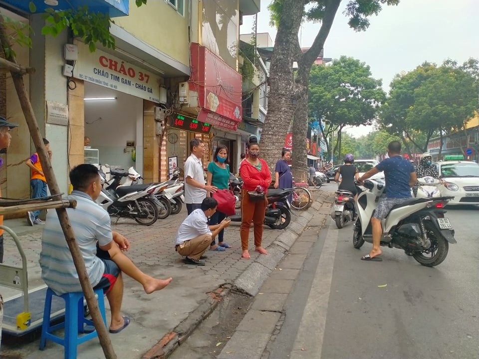 Giá vàng vượt mốc 57 triệu đồng/lượng: Nông dân ôm vàng xuống phố chốt lời - 3 Giá vàng vượt mốc 57 triệu đồng/lượng: Nông dân ôm vàng xuống phố chốt lời - 3