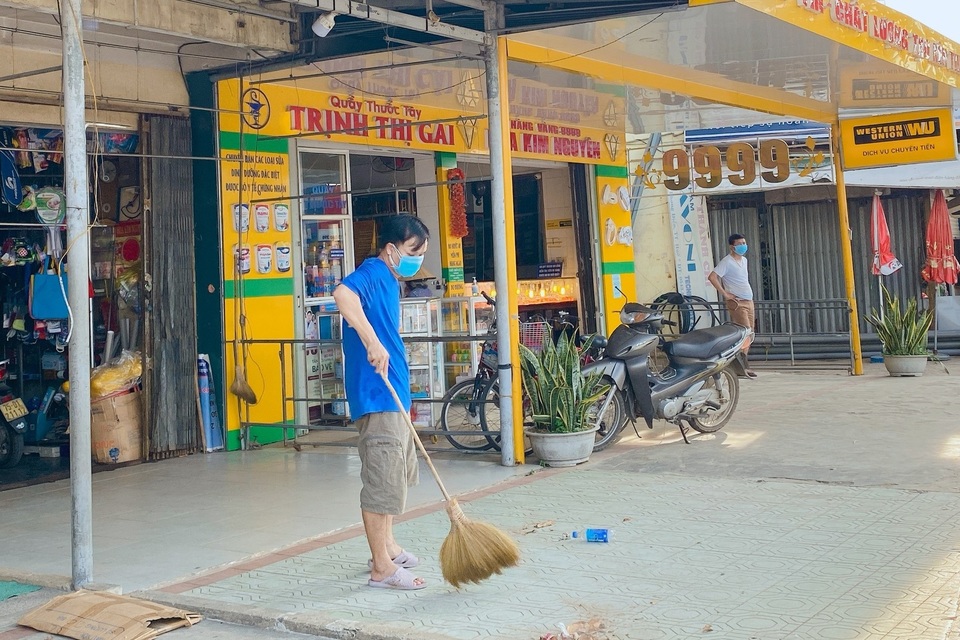 Ngày đầu dỡ lệnh nội bất xuất, ngoại bất nhập ở xã Phong Hiền - 2 Ngày đầu dỡ lệnh nội bất xuất, ngoại bất nhập ở xã Phong Hiền - 2