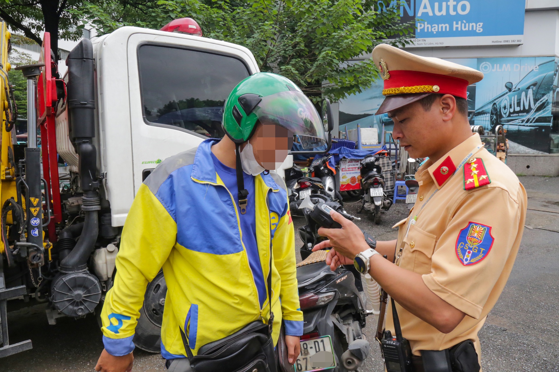 Né camera AI, nhiều tài xế che biển số vẫn không thoát phạt - 9