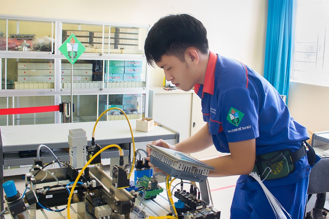 Kỳ thi Kỹ năng nghề quốc gia 2021 trao giải 14 huy chương Vàng - 7 Kỳ thi Kỹ năng nghề quốc gia 2021 trao giải 14 huy chương Vàng - 7