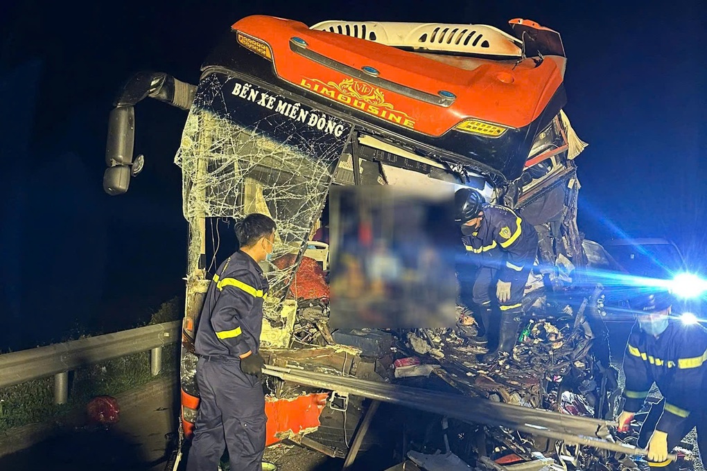 Vụ tai nạn trên cao tốc, 11 người thương vong: Ám ảnh cảnh người la hét - 3 Vụ tai nạn trên cao tốc, 11 người thương vong: Ám ảnh cảnh người la hét - 3
