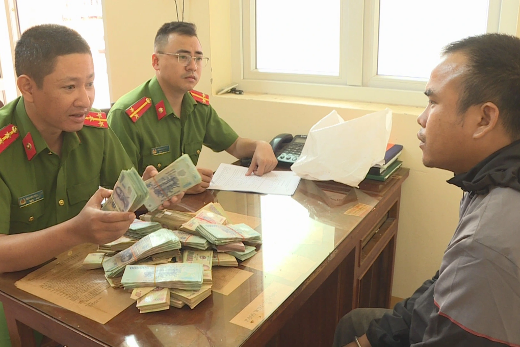 Trèo ống thông gió vào nhà dân phá két cuỗm gần 600 triệu đồng - 1 Trèo ống thông gió vào nhà dân phá két cuỗm gần 600 triệu đồng - 1