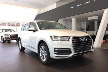 Cuối năm, ô tô đại hạ giá, thêm nhiều mẫu giảm đến 300 triệu đồng