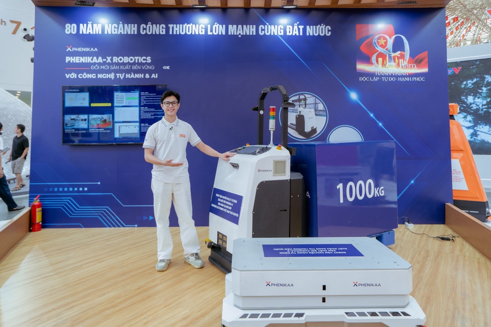Gần 8.000 thành viên Phenikaa chào cờ, hát Quốc ca, mừng 80 năm Quốc khánh - 7 Gần 8.000 thành viên Phenikaa chào cờ, hát Quốc ca, mừng 80 năm Quốc khánh - 7
