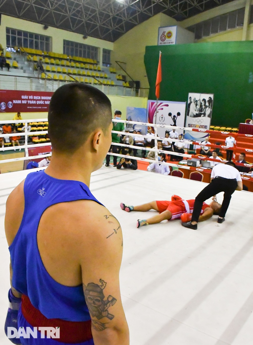 Chỉ 58 giây, quyền vương Trương Đình Hoàng hạ knock-out đối thủ - 8 Chỉ 58 giây, quyền vương Trương Đình Hoàng hạ knock-out đối thủ - 8